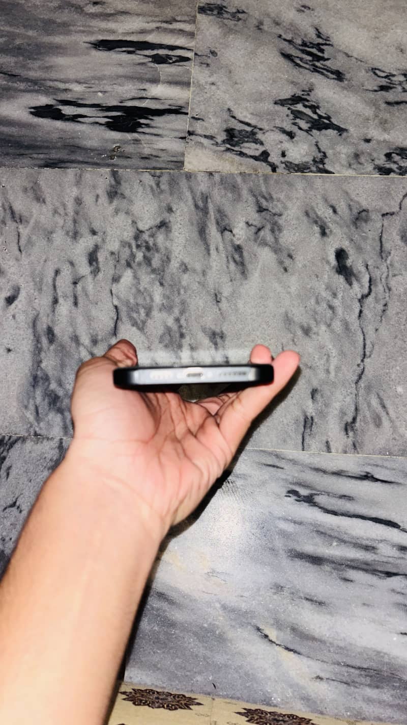 Iphone 16 pro max 4