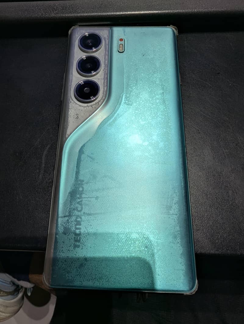 Tecno CAMON 40 Pro 1