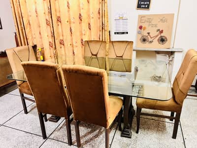 Elegant dining table -modern design -excellent condition