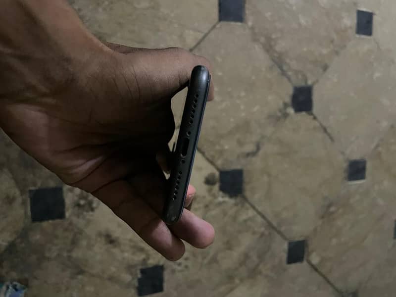 iPhone 11 0