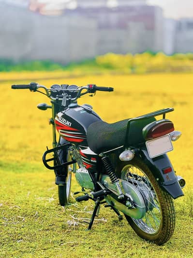 Suzuki GS 150 2026 Model Black Red 1753 KM