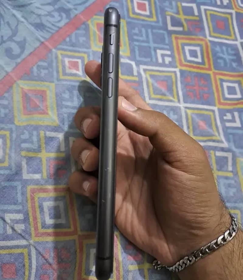 Apple iPhone 11 3