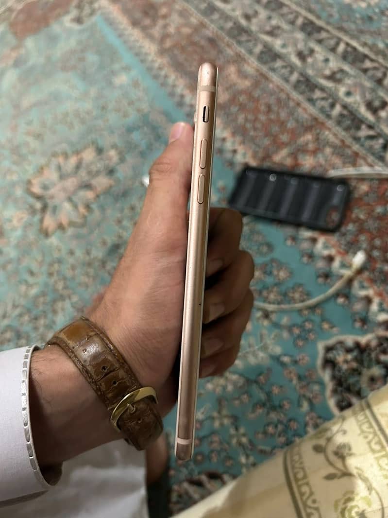 Iphoen 8 plus 4