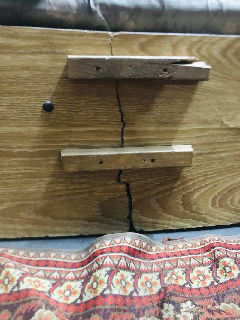 King-size bed 5