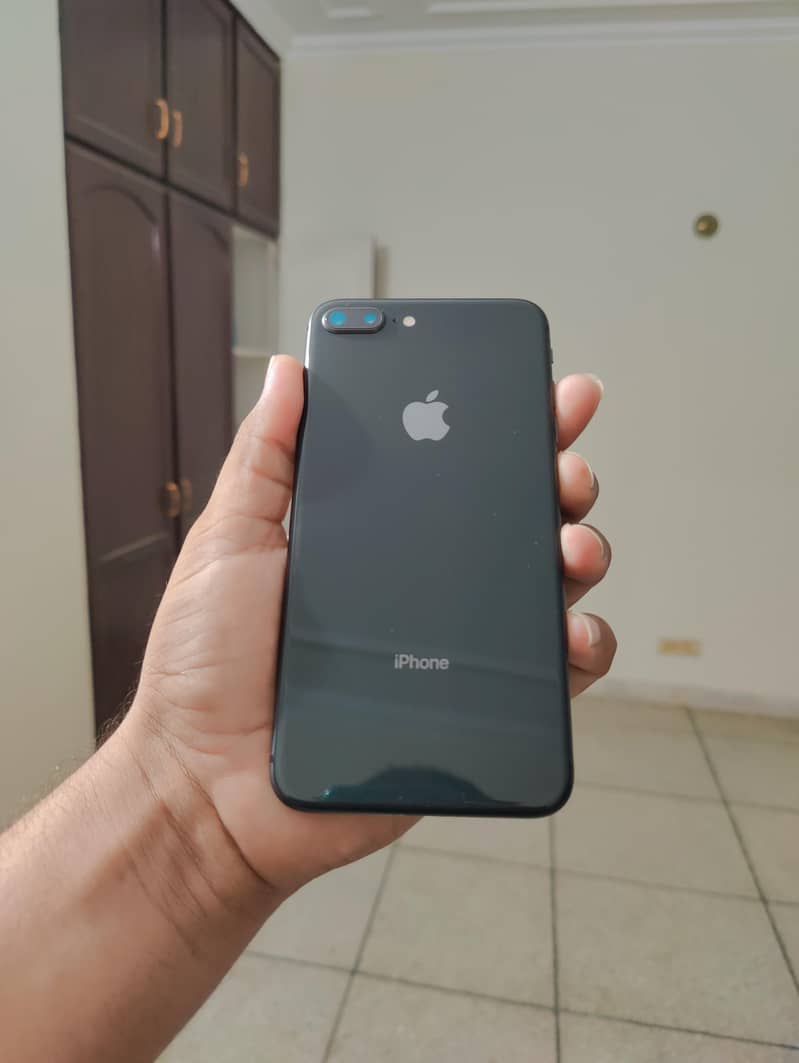 Apple iPhone 8 Plus 0