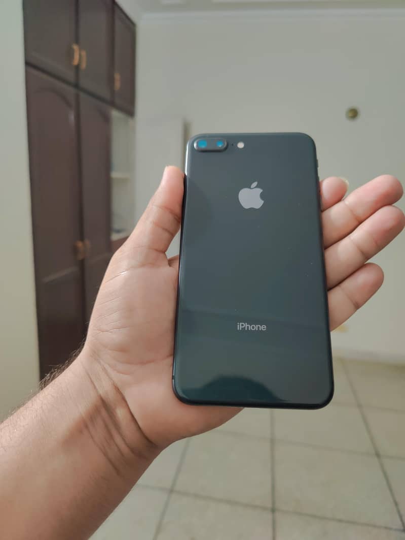 Apple iPhone 8 Plus 1