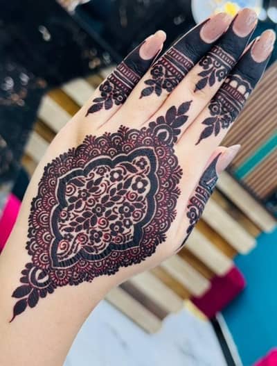 Mehndi ki boking krwaye