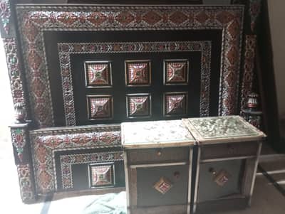 kind bed side tables showcase and dresser set