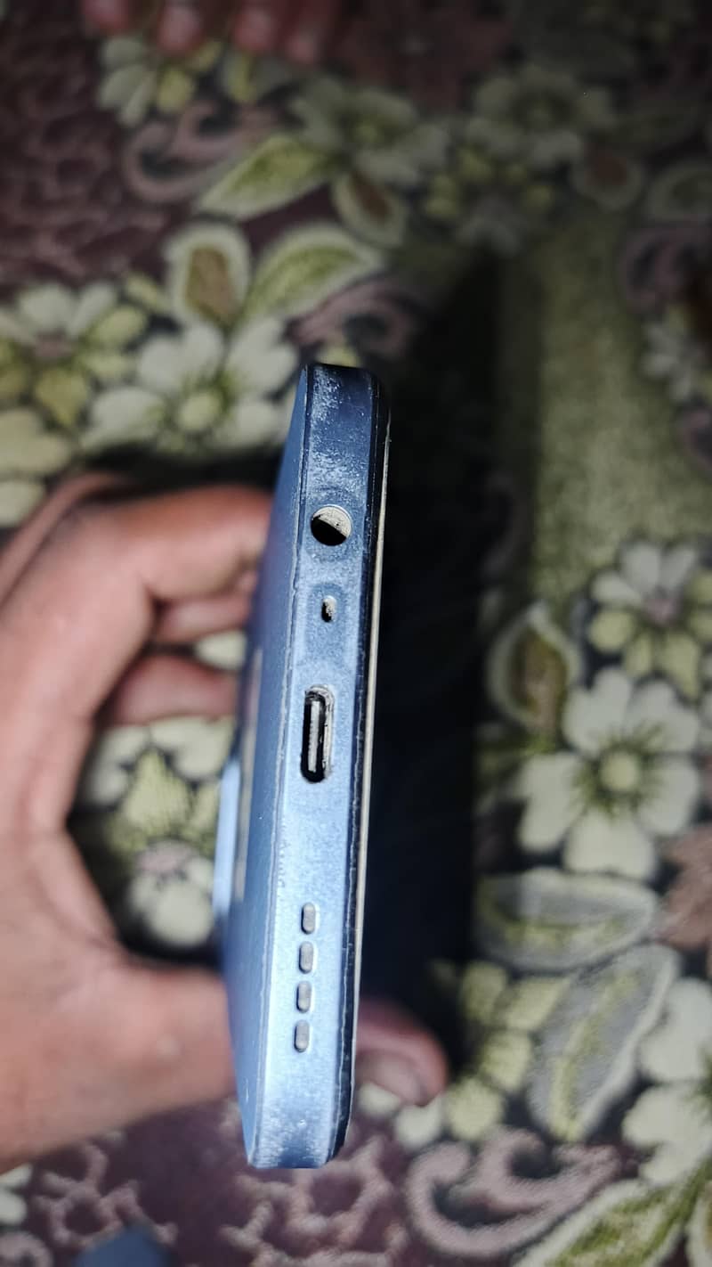 Realme C63 3