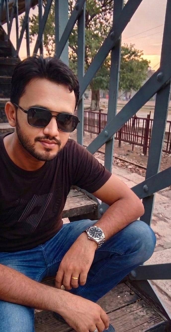 مجھے کام چاہیے گاڑی اچھے طریقے سے چلا لیتا ہوں کوئی مسئلہ نہیں ہے اپنا 0