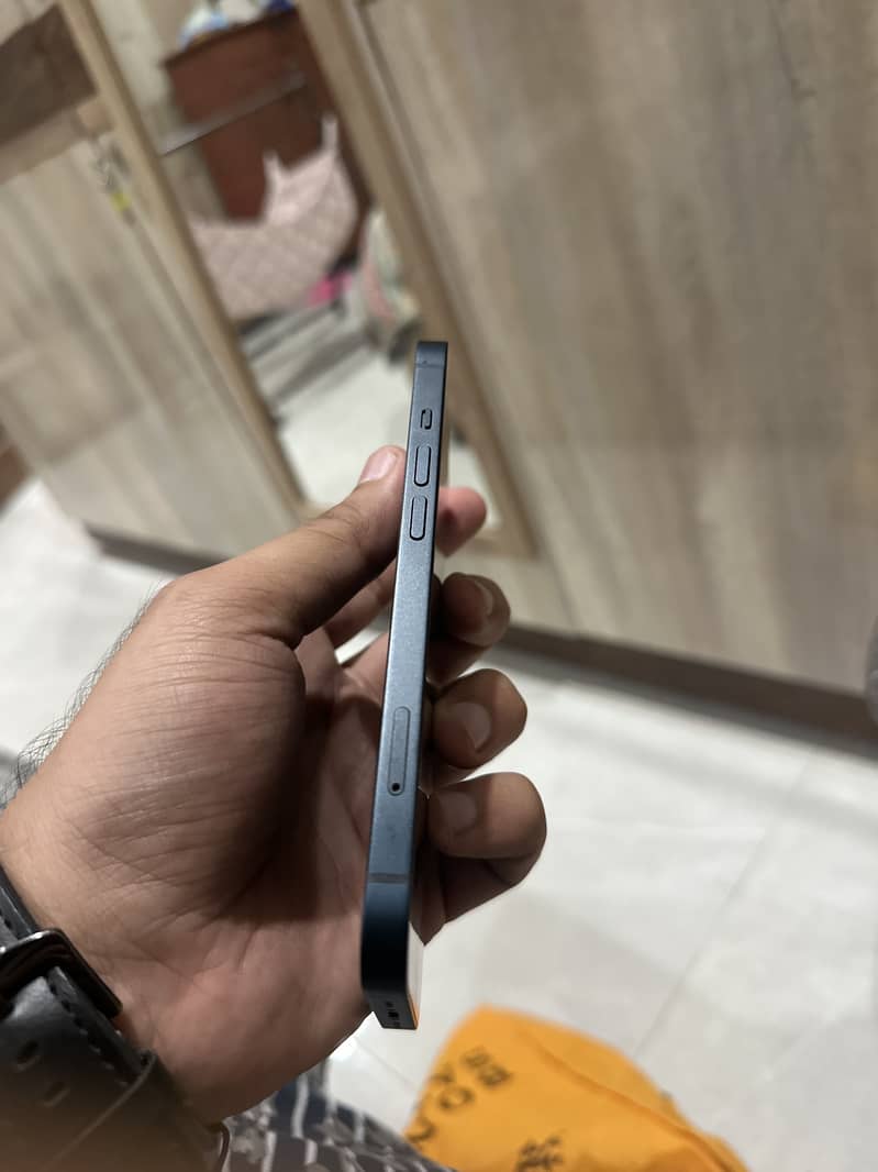 Apple iPhone 13 2