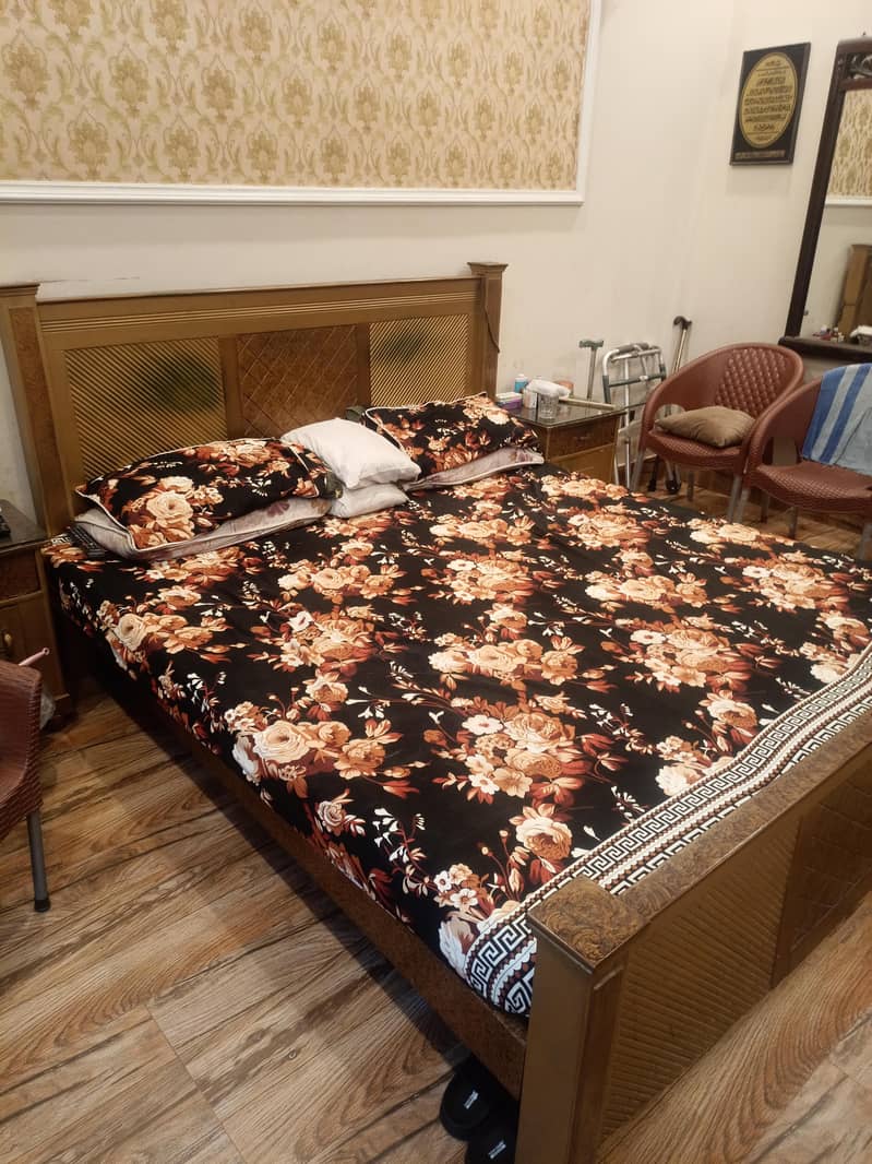 (ڈبل بیڈ بمعہ سائیڈ ٹیبلز (بغیر میٹریس 1