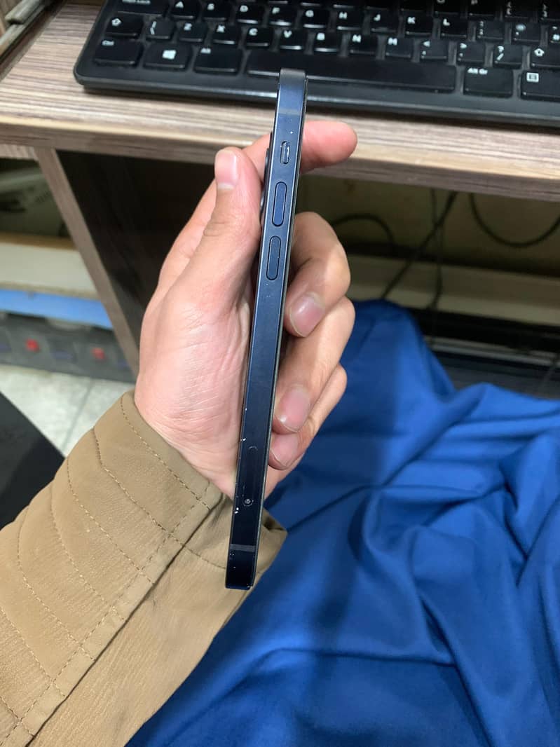Apple iPhone 12 8