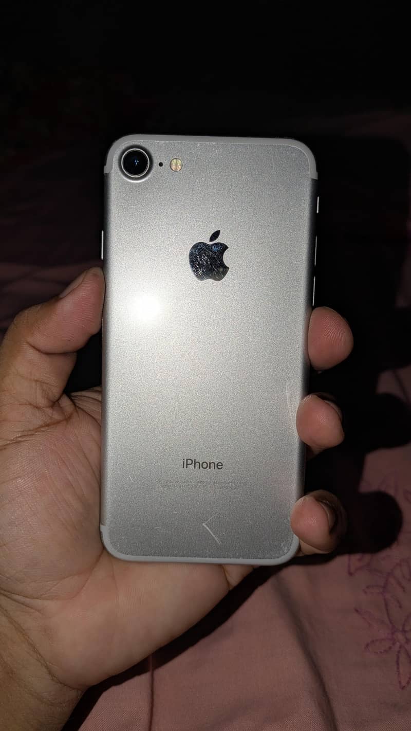 Apple iPhone 7 0