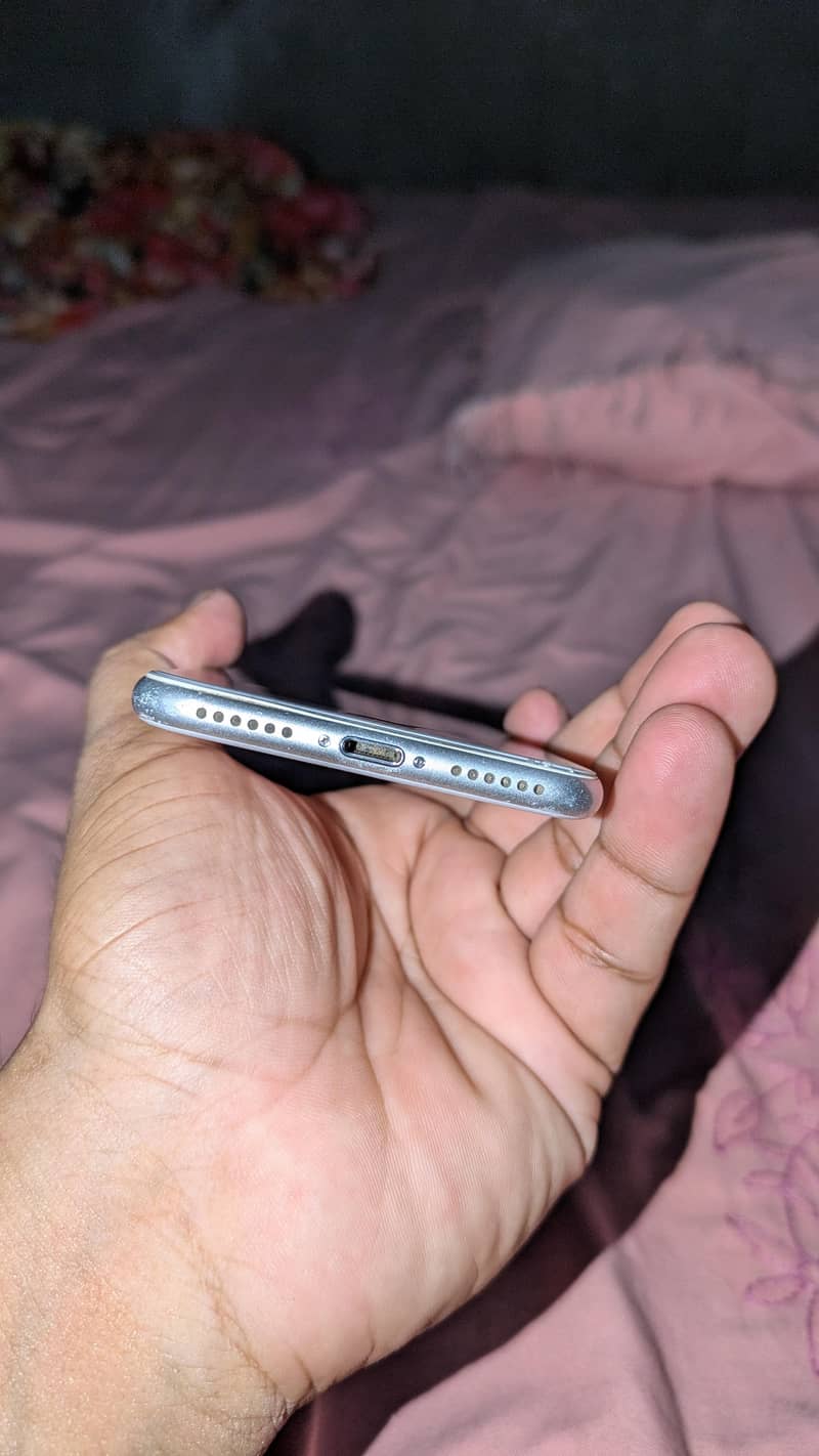 Apple iPhone 7 4