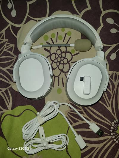 Razer Barracuda X Mercury Edition wireless gaming headset - 10/9