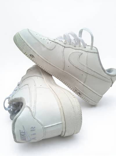 UK 9 AF1 sneaker, 10/10