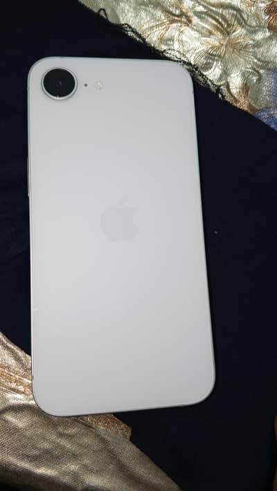 Apple iPhone 16e