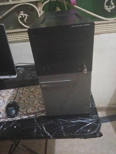 Gaming PC Running Games.      GTA V.  Minecraft