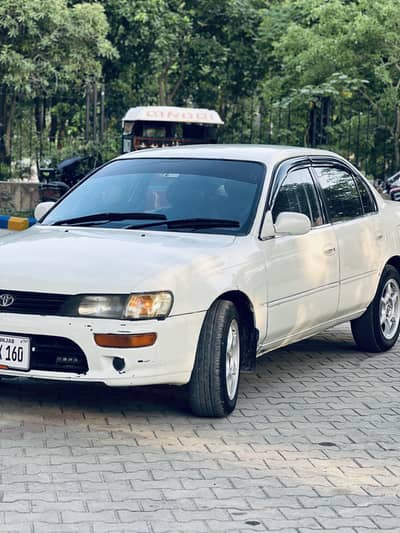 Toyota Corolla XE 2000