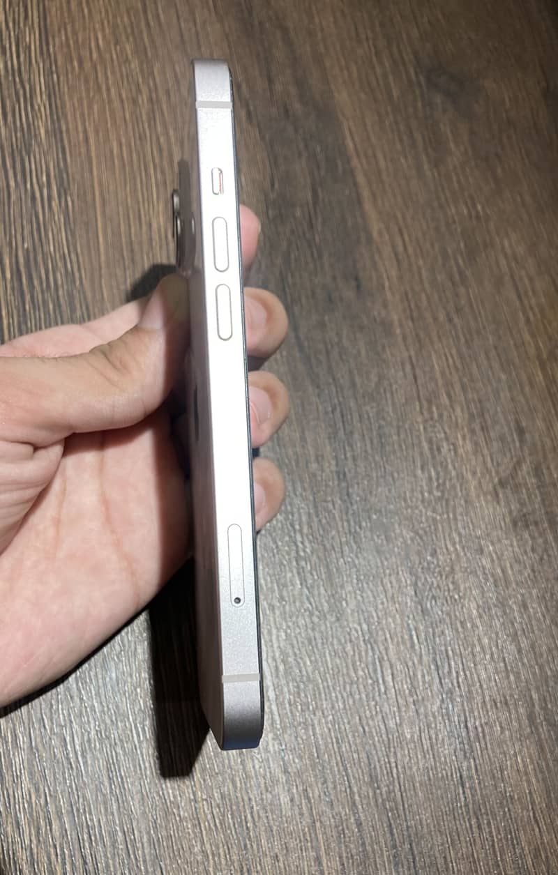 Apple iPhone 13 5