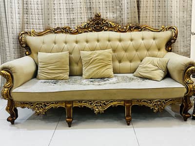 Drawing room Golden sofas