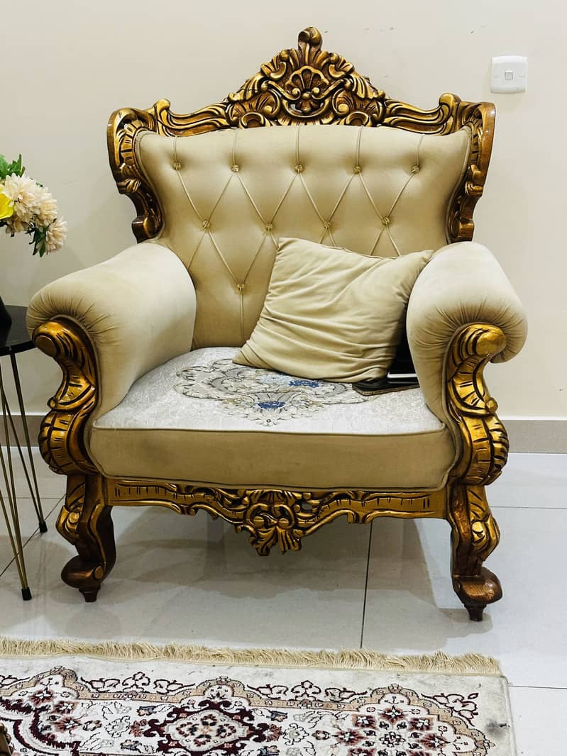 Drawing room Golden sofas 2