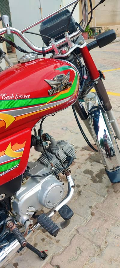 pics  purani hn lkn condition achi ha  bike ki use  ni hoti