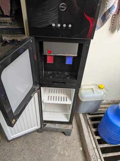 pel glassdoor water dispansar