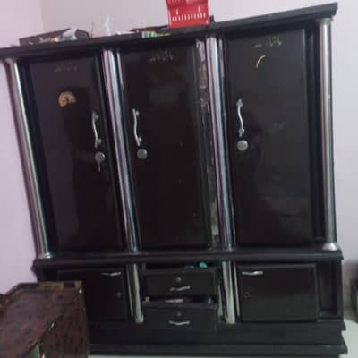 safe Almari 3 Door Look like Brand new