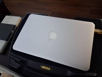 Macbook Air (11 inch, 2015)