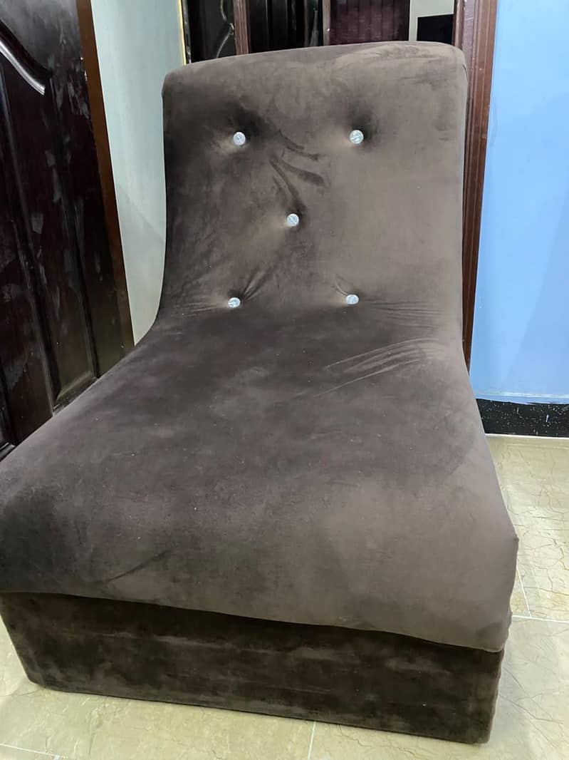 4 pieces sofas. . . 2