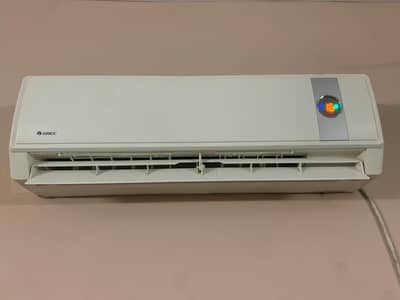 1 ton gree non inverter A. C. . .