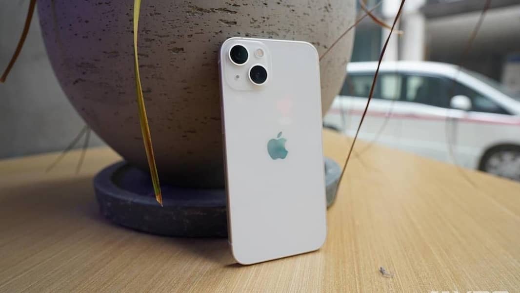 Apple iPhone 13 0