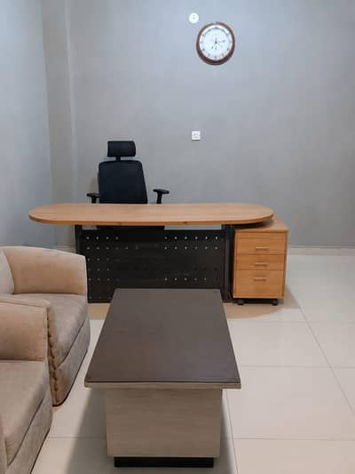 EXECUTIVE TABLE, OFFICE CHAIR, SIDE RACK FOR SALE IN LAHORE.