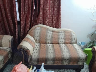 Drawing Room Sofa Set and Dewan in Good Condition