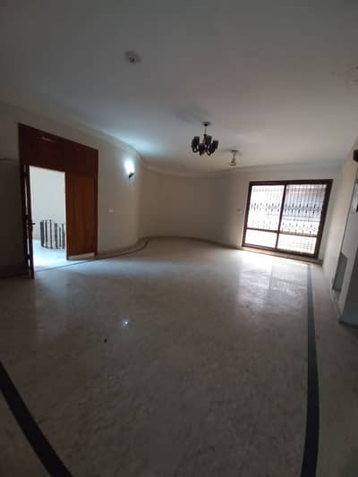 10 MARLA 1ST FLOOR UPPER PORTION 3 BED IN AIT IDEAL LOCATION