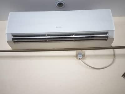 GREE 2 TON NEW CONDITION AC