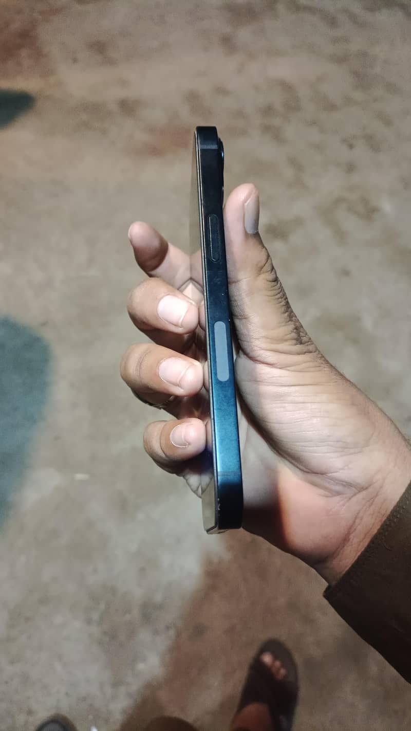 Apple iPhone 13 2