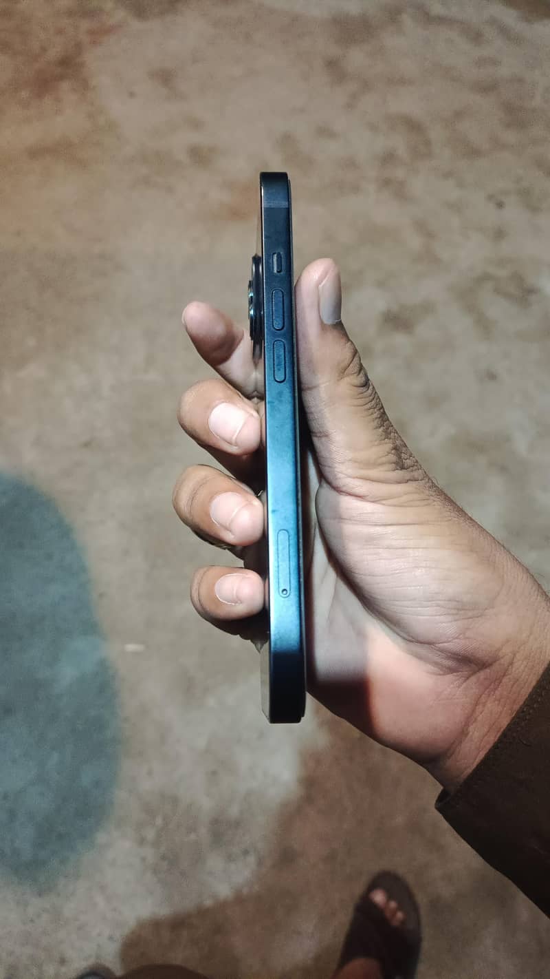 Apple iPhone 13 4