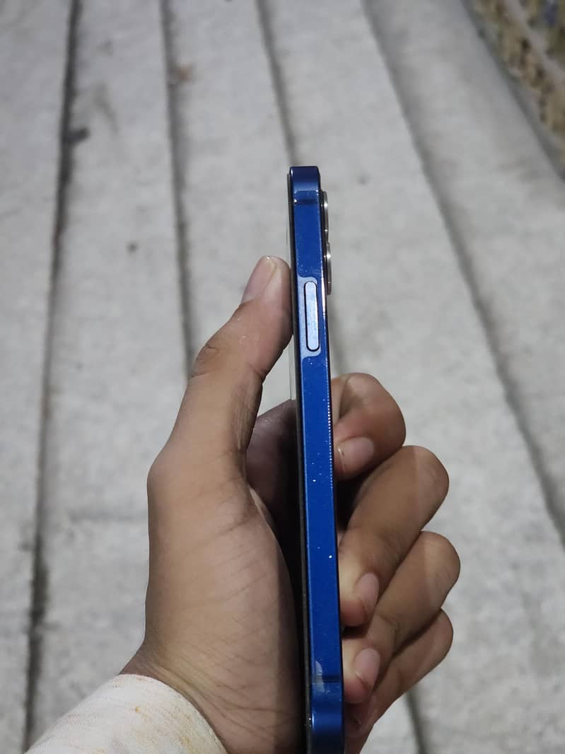 Apple iPhone 12 12