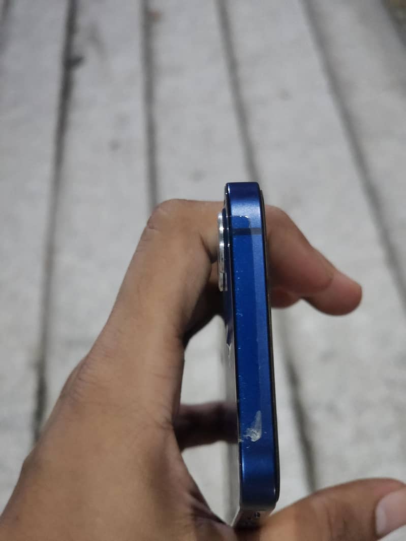 Apple iPhone 12 15
