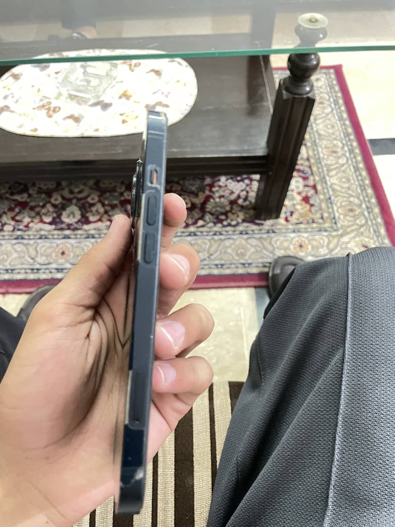 Apple iPhone 13 1