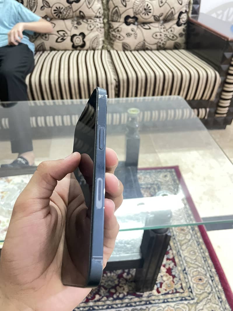 Apple iPhone 13 2