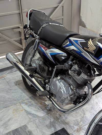 Chrome silencer cg 125 brand new condition.