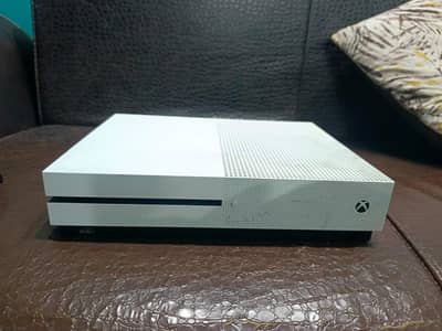 XBOX One S. 500 GB