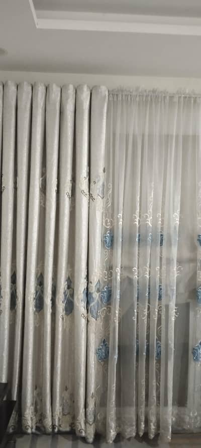 off white and blue curtains