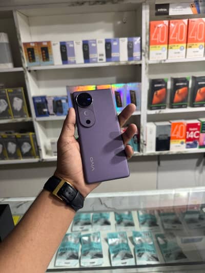 Vivo v40 12/256