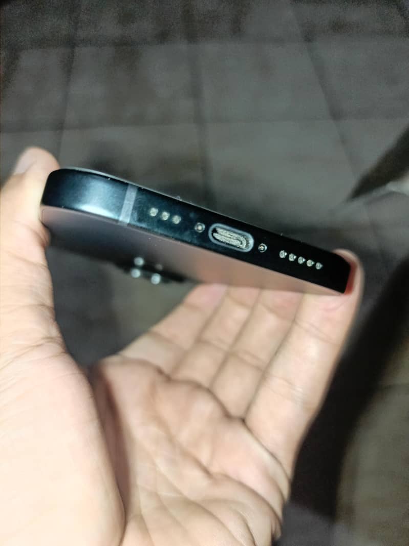 Apple iPhone 15 4