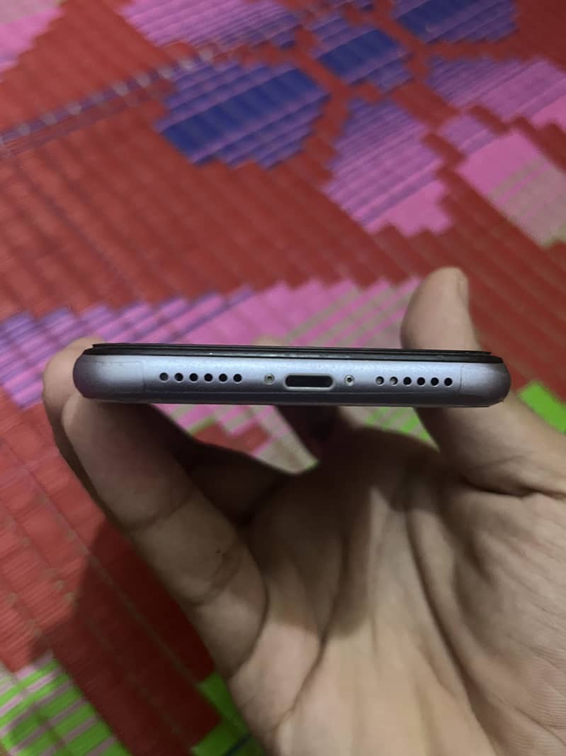 IPHONE 11 8